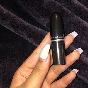 mac matte lipstick in the shade velvet teddy